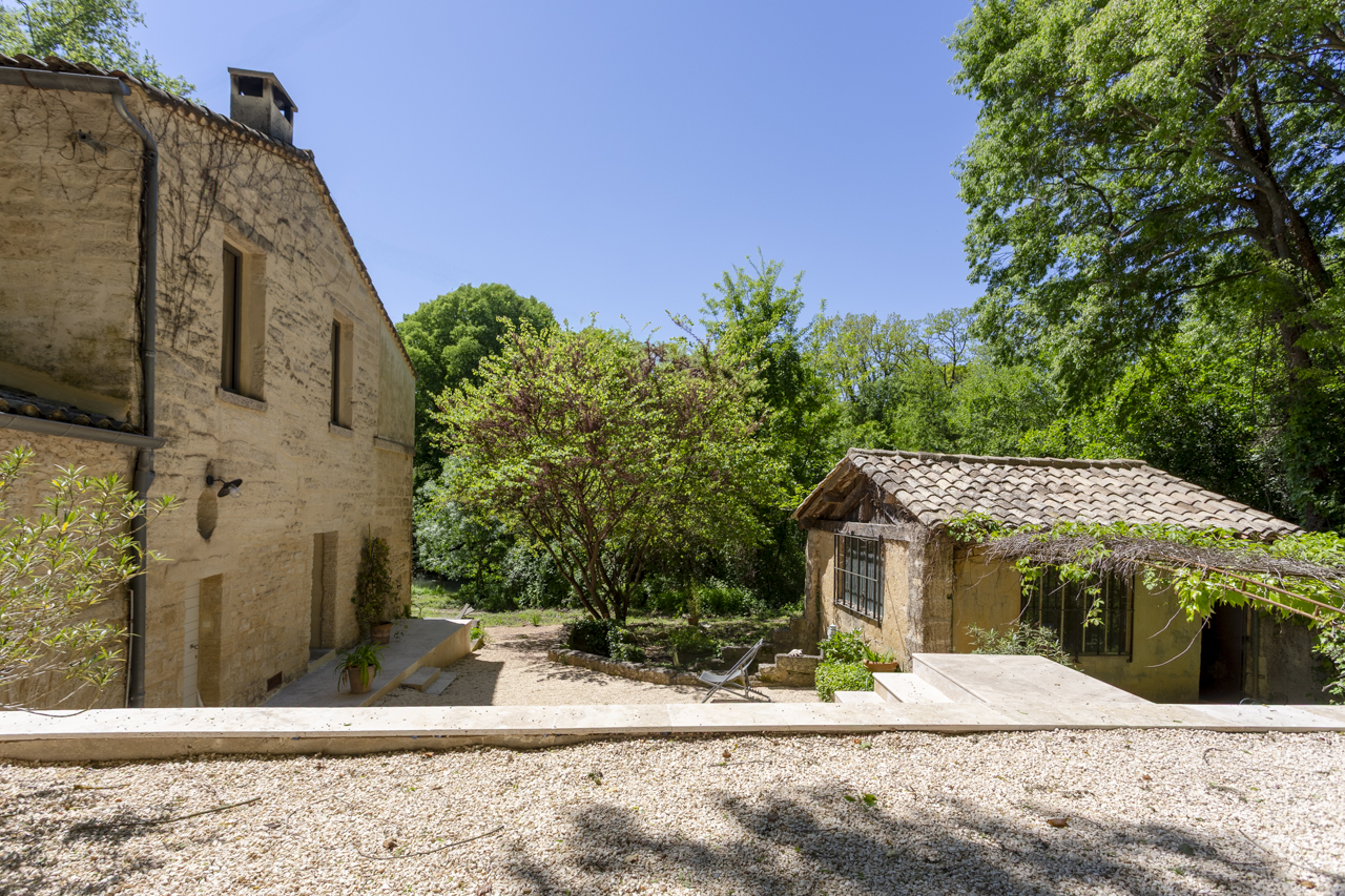Old mill renovated in a bucolic setting in Uzès