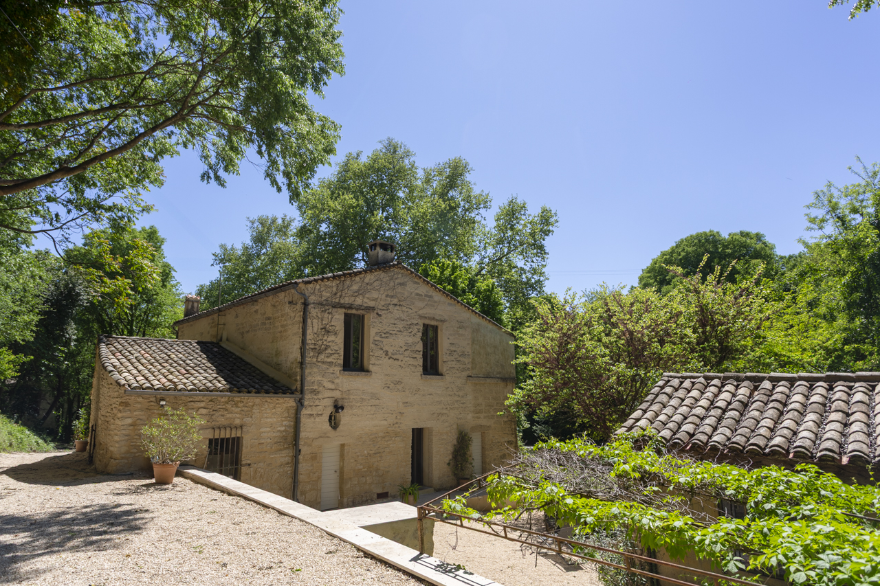 Old mill renovated in a bucolic setting in Uzès