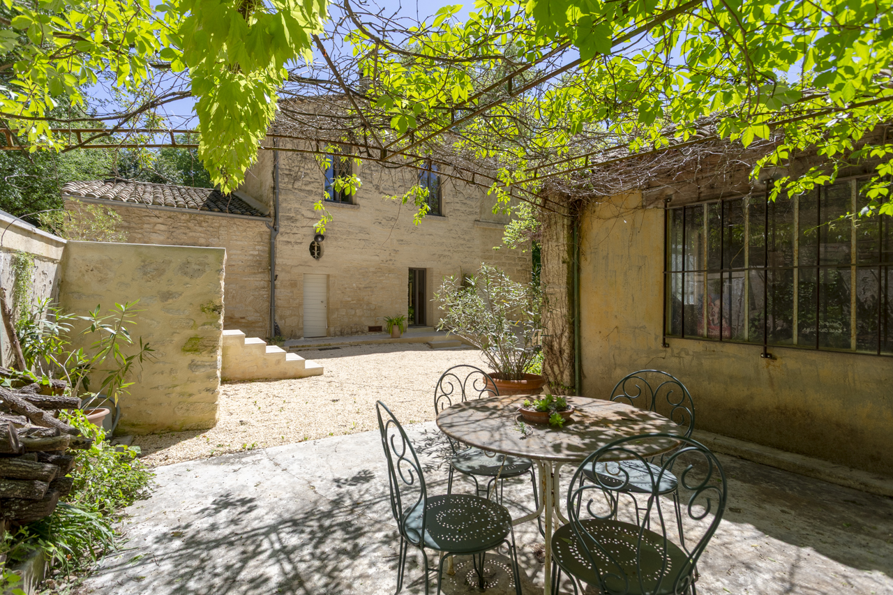 Old mill renovated in a bucolic setting in Uzès
