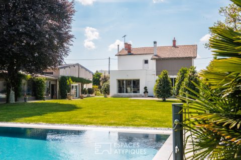 Renovated house and its park on the banks of the Sèvre