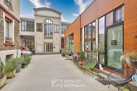 Ancienne salle de yoga esprit loft avec balcon