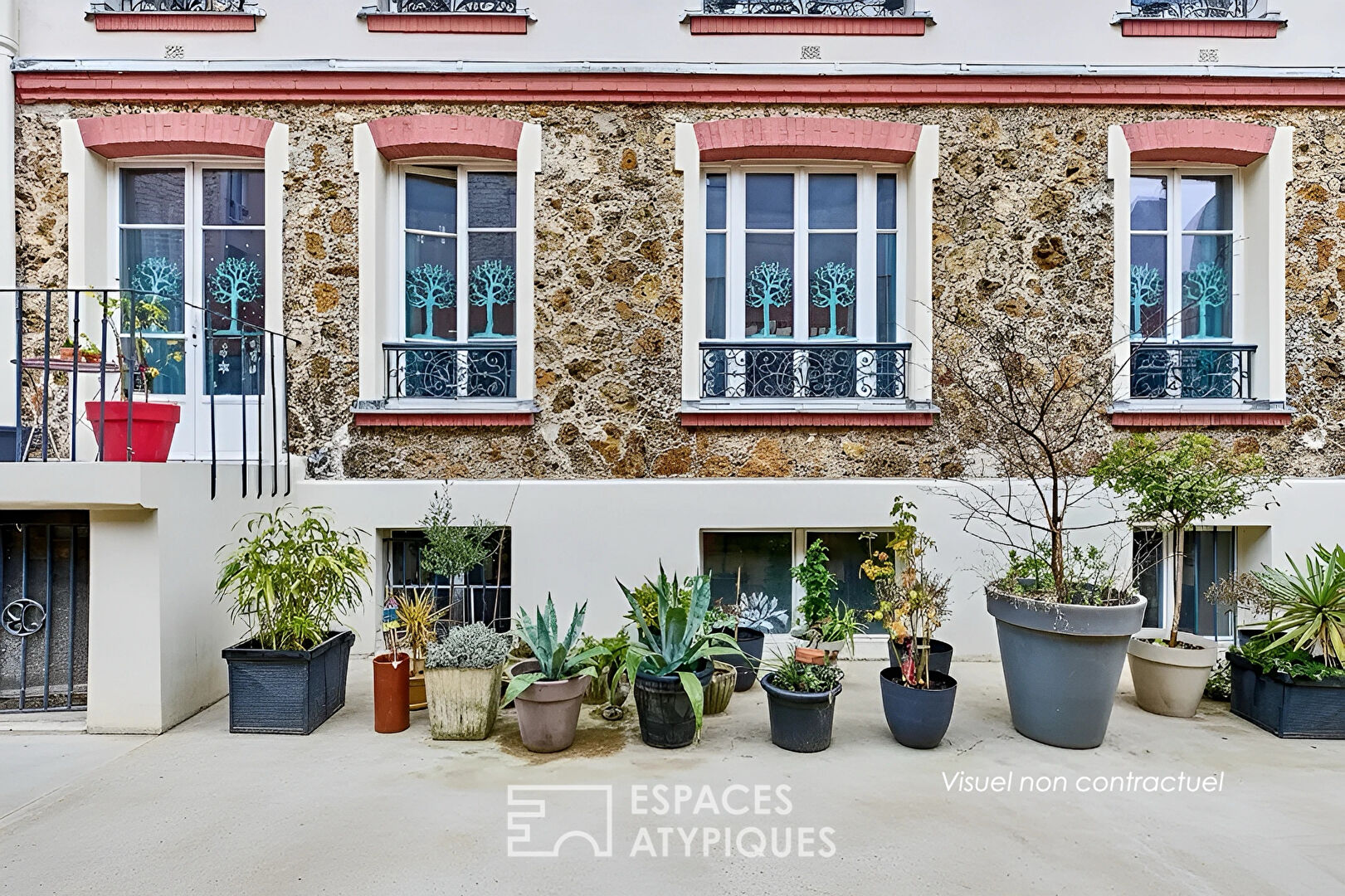Ancienne salle de yoga esprit loft avec balcon