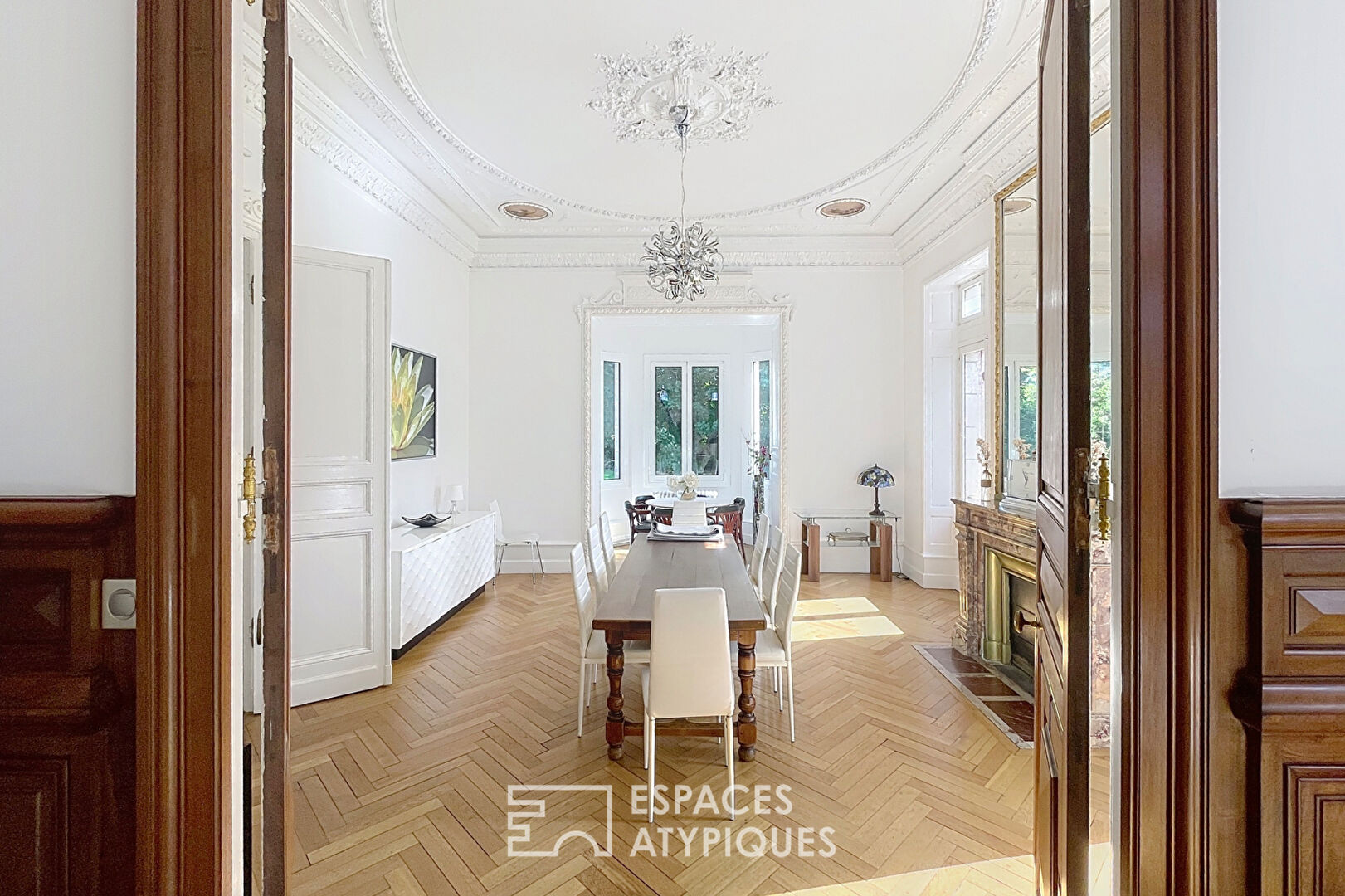 19th century manor house completely renovated 45 minutes from Bordeaux