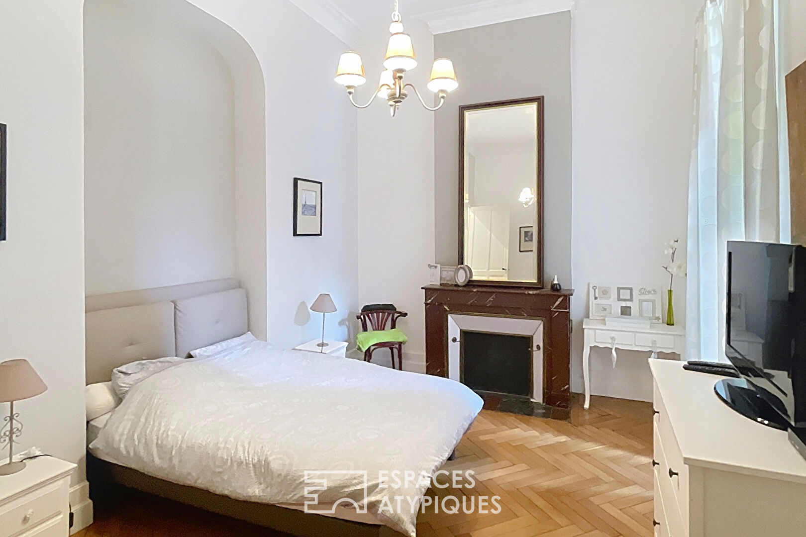 19th century manor house completely renovated 45 minutes from Bordeaux