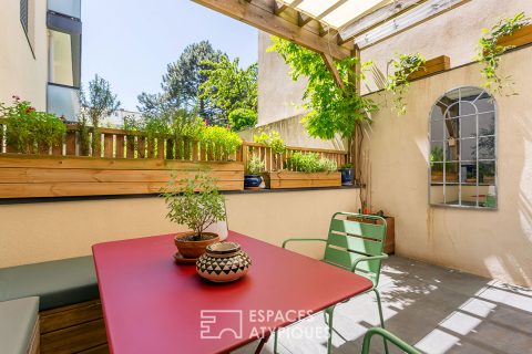 Maison 1930 entièrement rénovée avec terrasse et patio