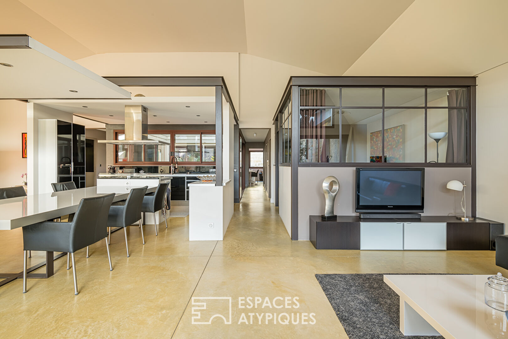 Loft avec piscine et garage aux Chartrons