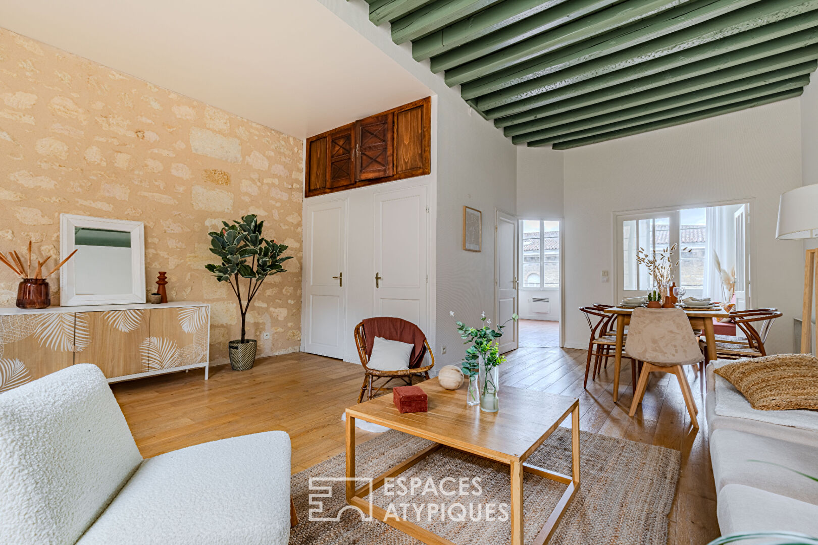 Appartement authentique en duplex proche du jardin public