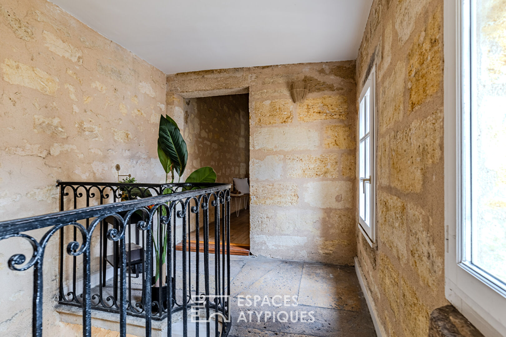 Appartement authentique en duplex proche du jardin public