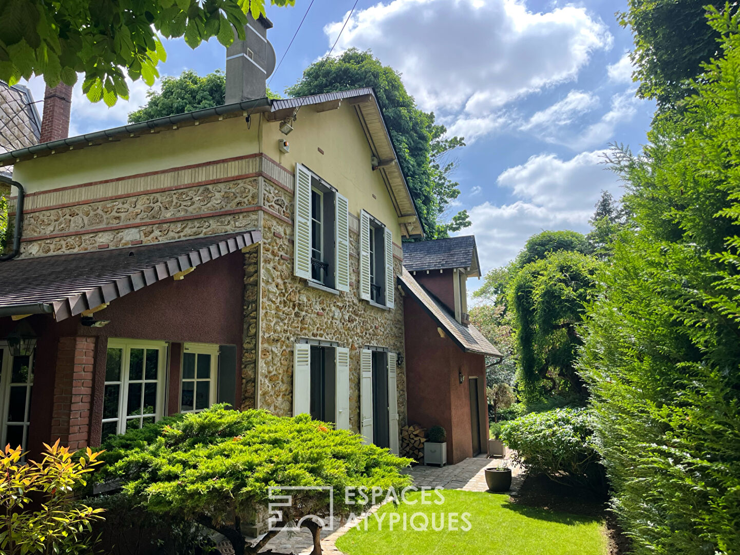 Maison meulière rénovée avec jardin et extensions dans un quartier recherché de Soisy-sur-Seine