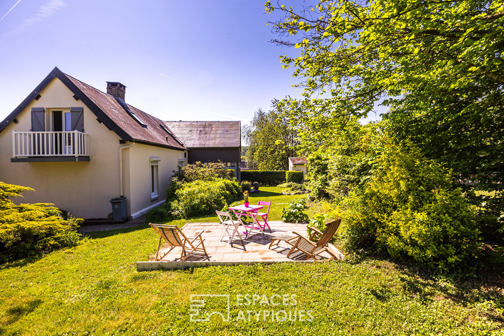 Volumes, lumière et verdure : Maison de campagne à 25 min d’Amiens