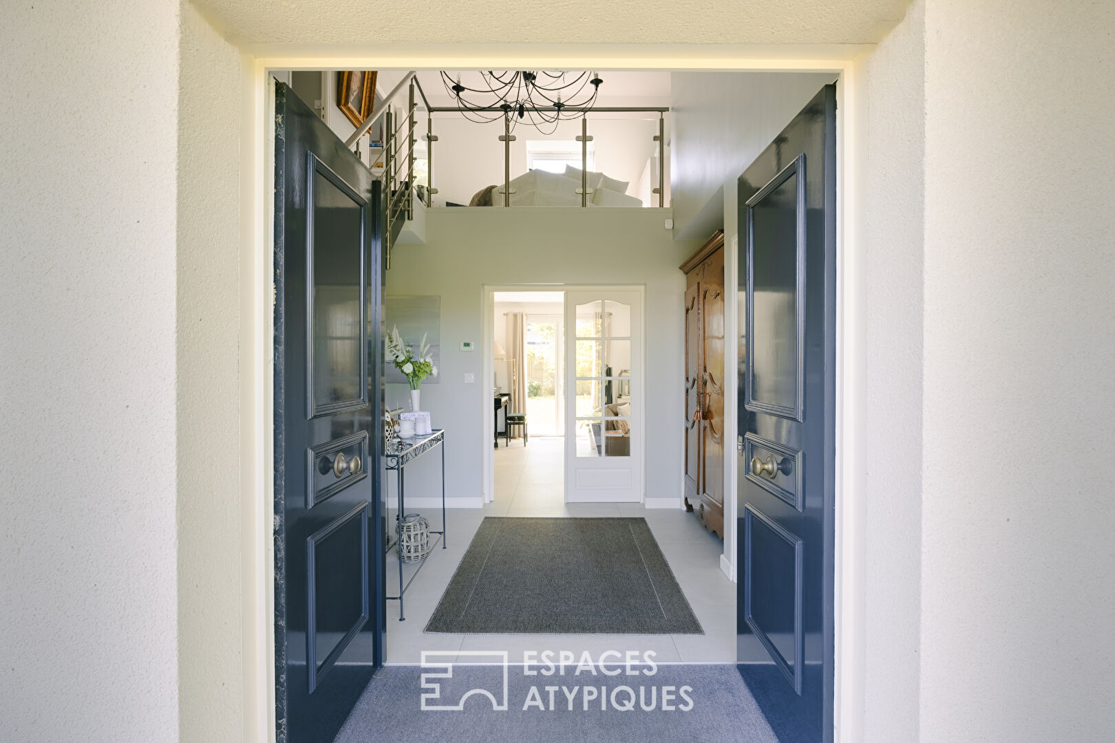 Maison contemporaine avec spa, jardin, cinéma, à Saint-Fuscien