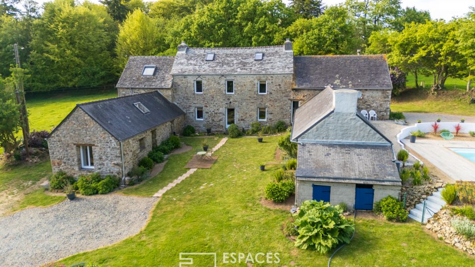Longère de caractère, gîte et piscine dans un cadre paisible
