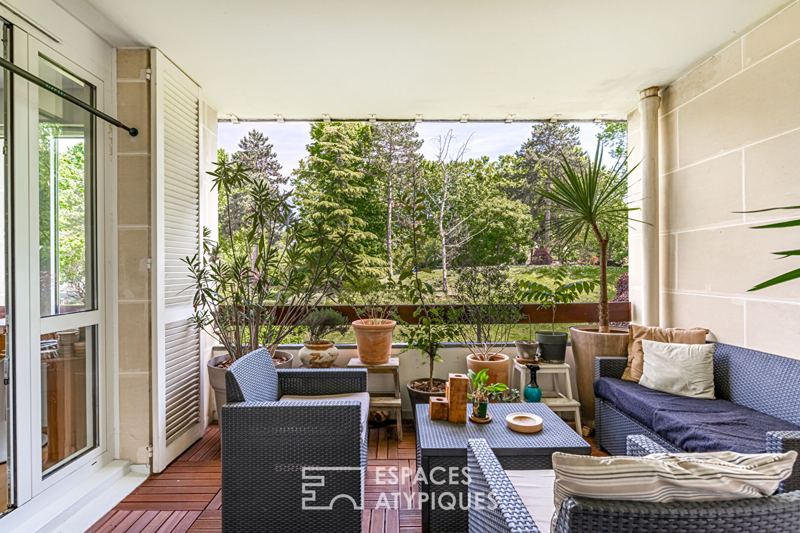 Very beautiful, bright apartment with loggia overlooking green spaces