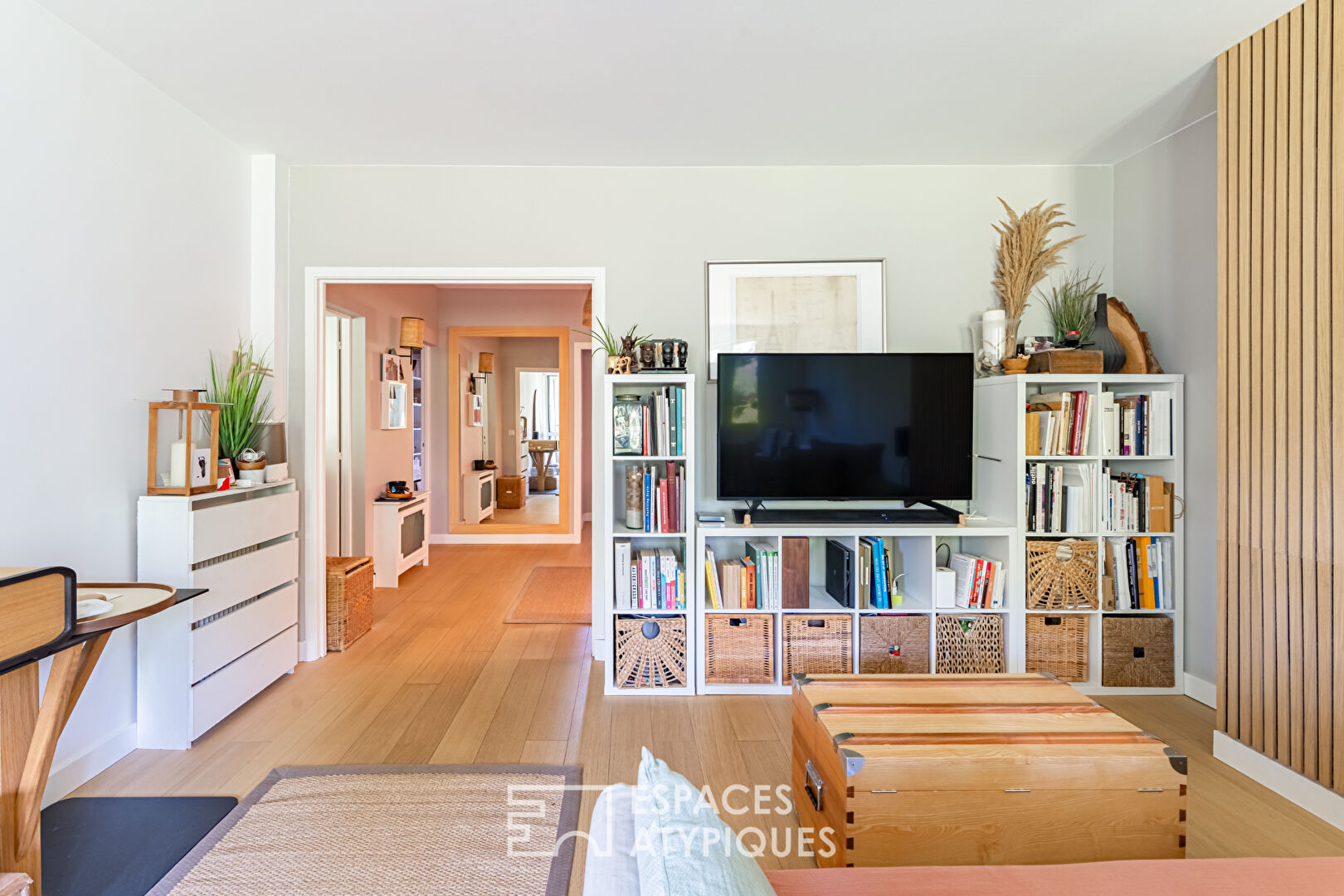 Very beautiful, bright apartment with loggia overlooking green spaces