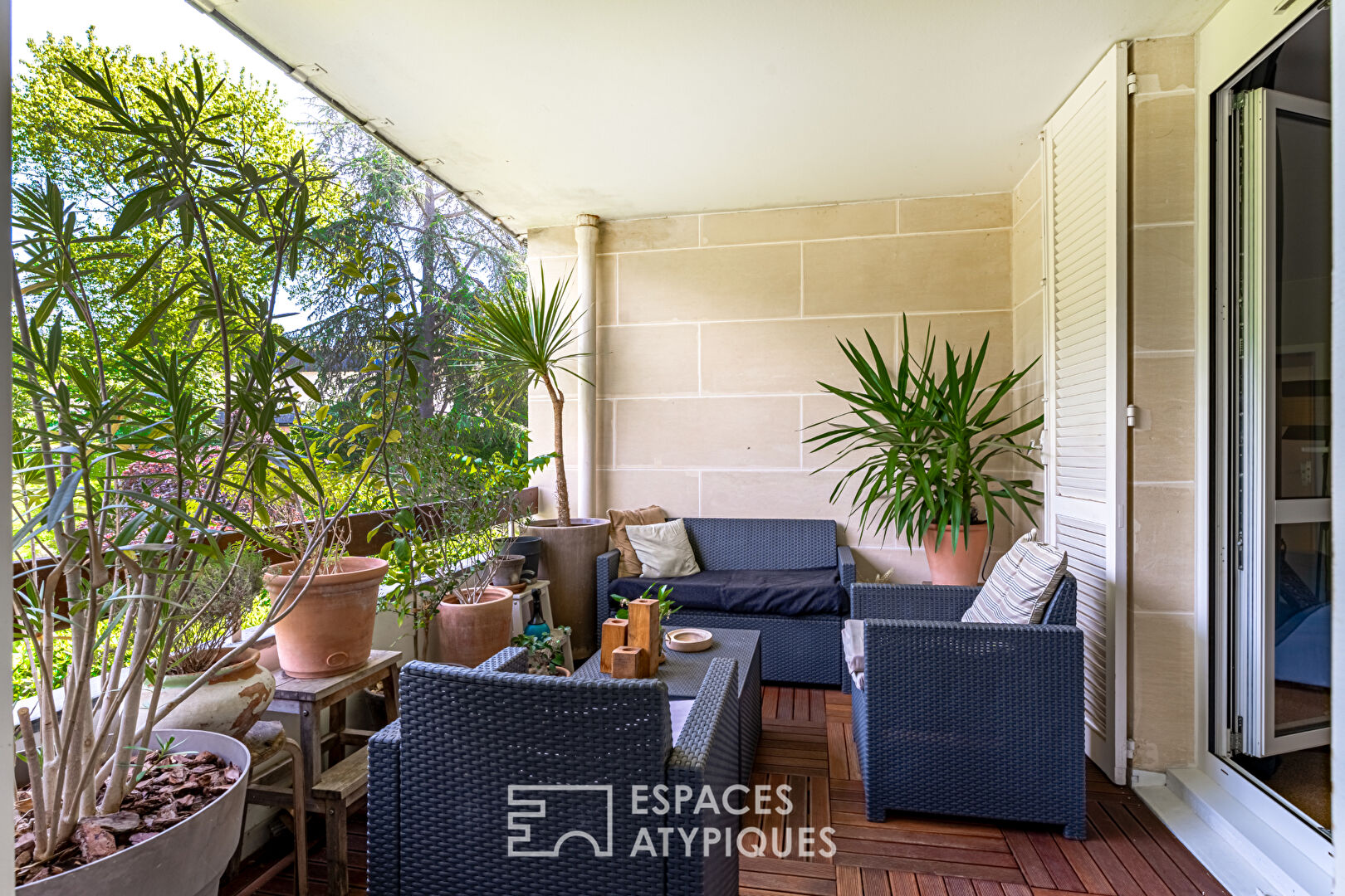 Very beautiful, bright apartment with loggia overlooking green spaces
