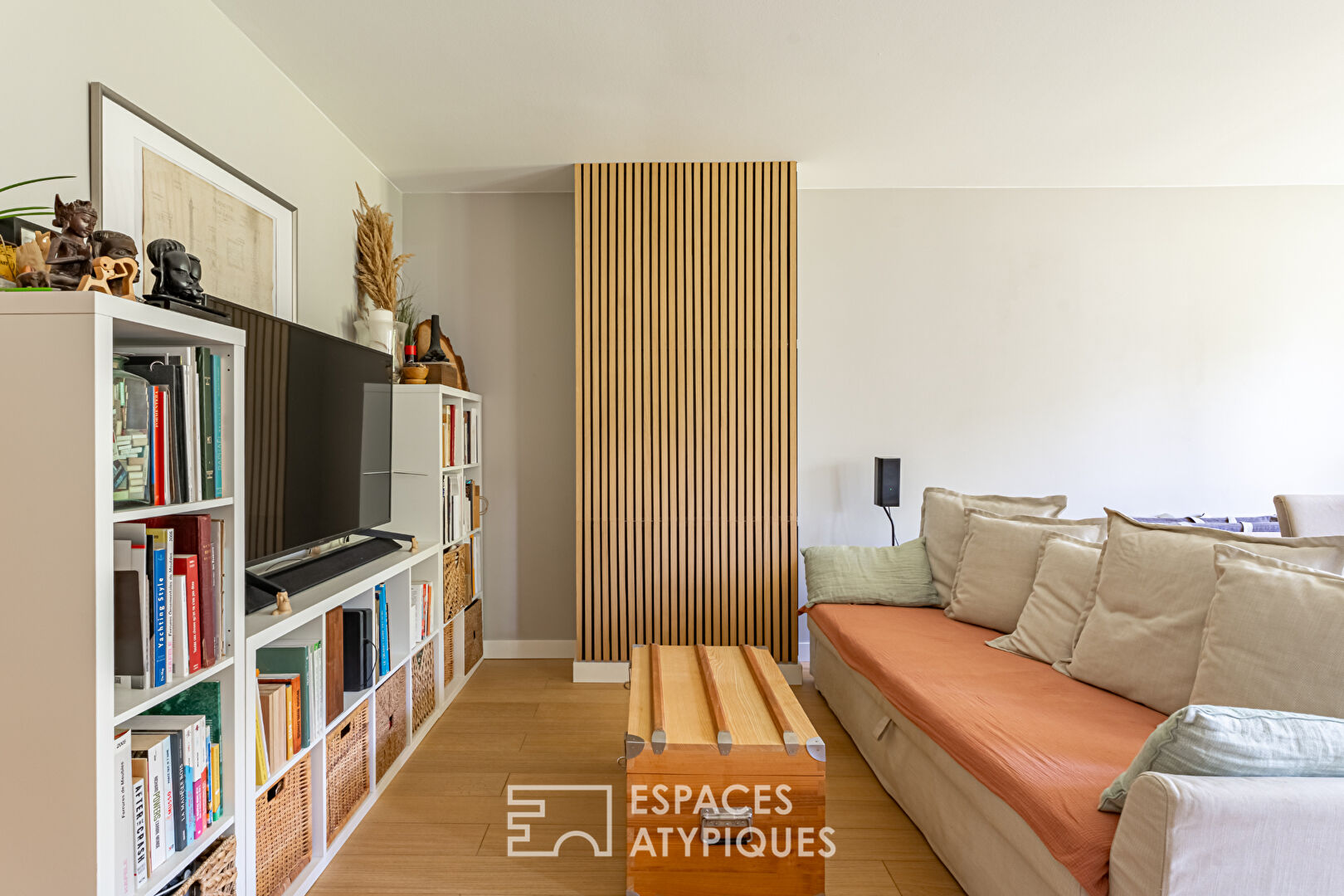Very beautiful, bright apartment with loggia overlooking green spaces
