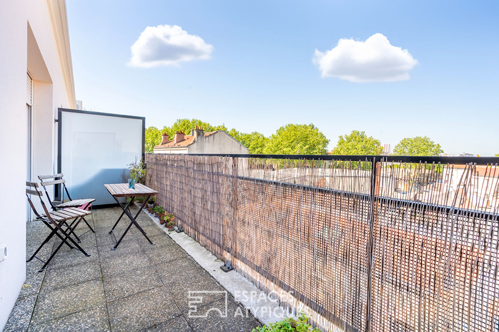Top floor apartment with terrace and balcony