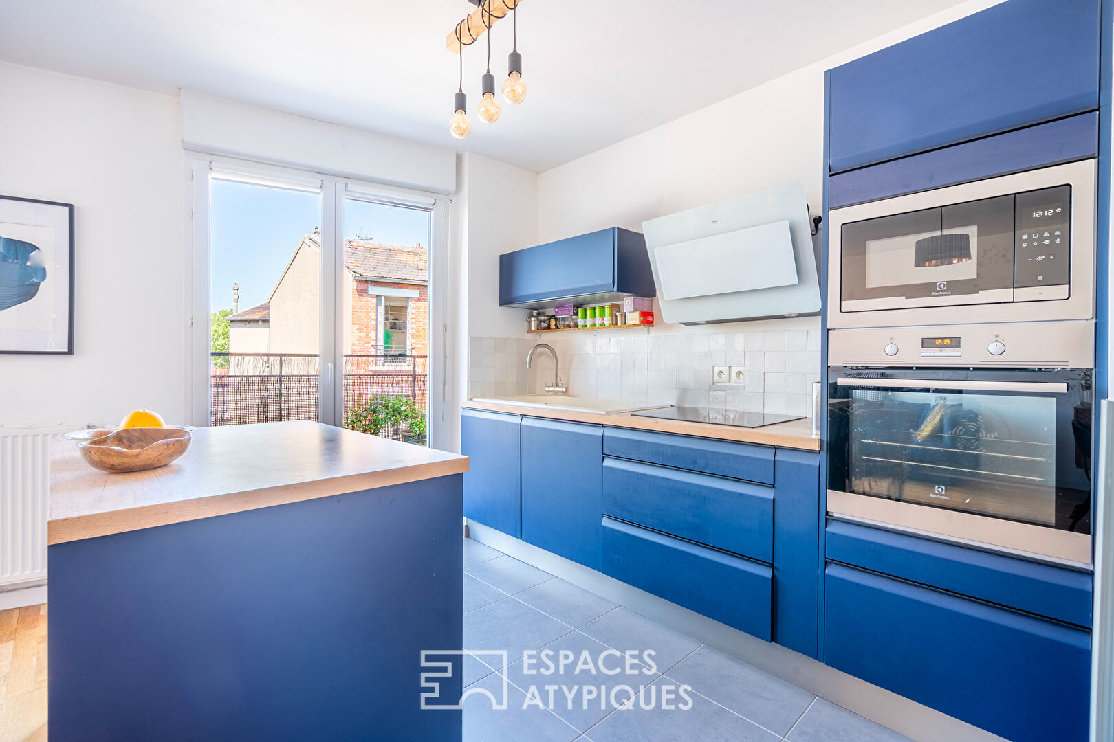 Top floor apartment with terrace and balcony