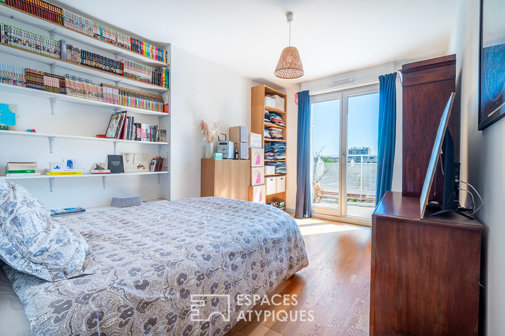 Top floor apartment with terrace and balcony