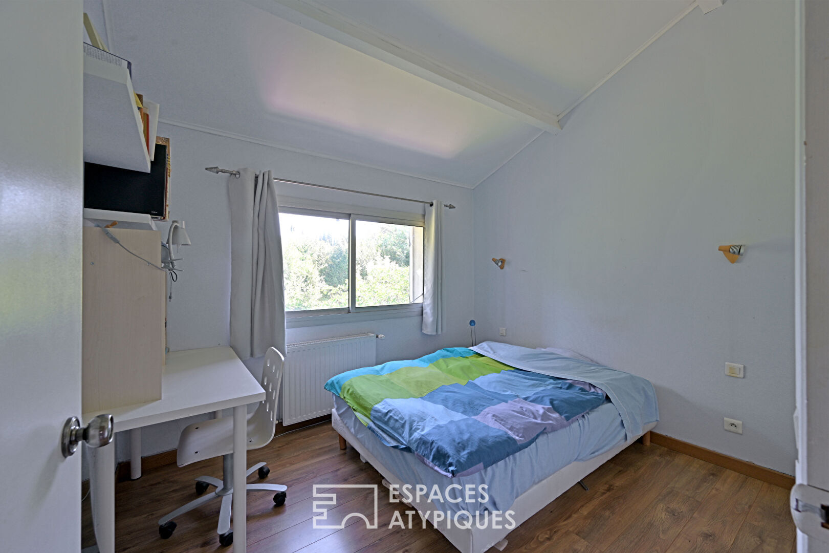 Large house with its annexes in a quiet location close to the village center