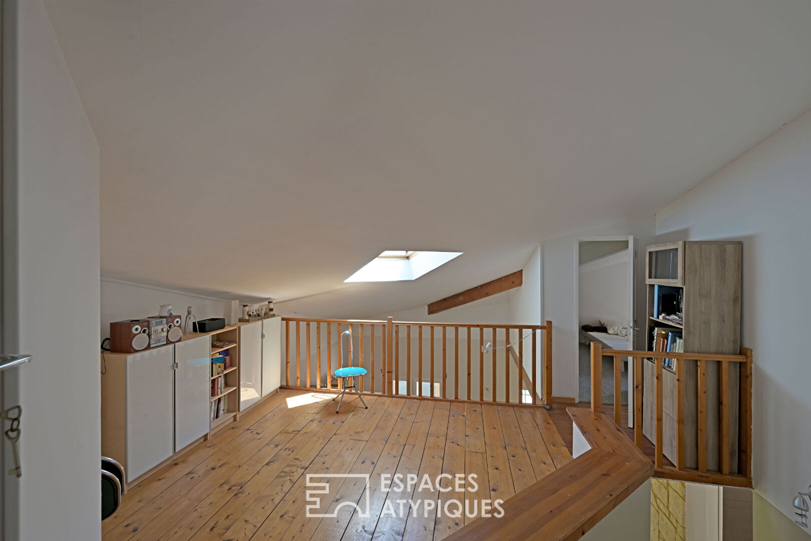 Large house with its annexes in a quiet location close to the village center