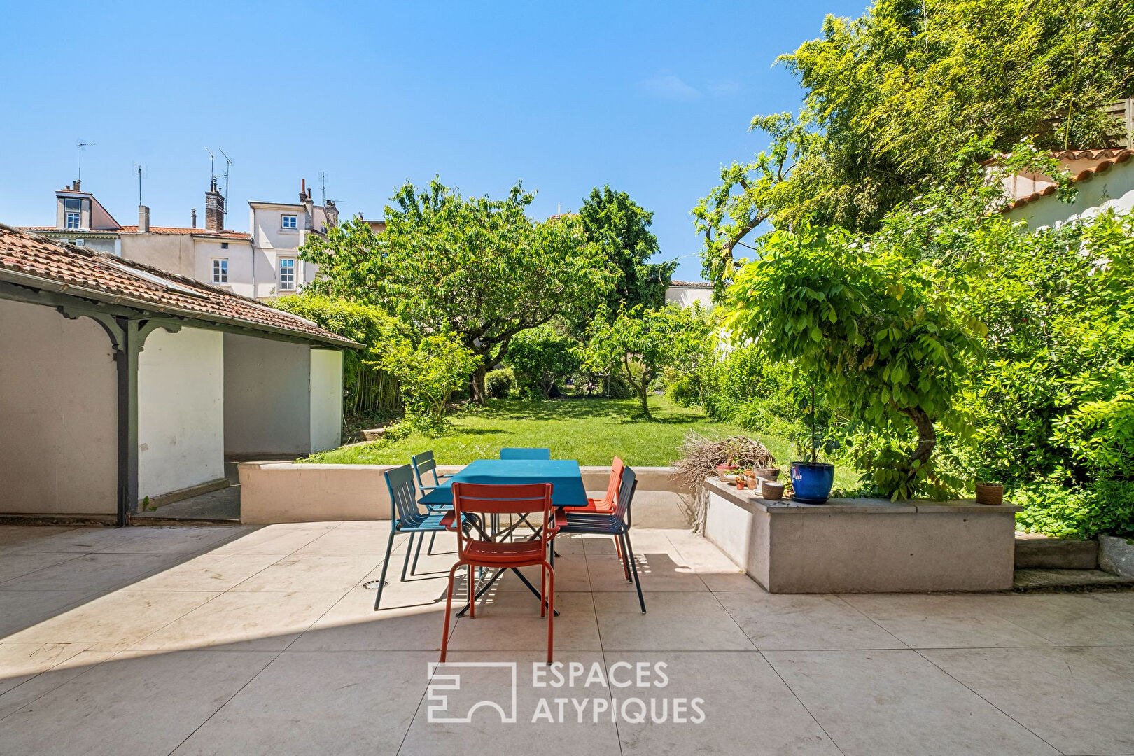 Appartement ancien rénové avec jardin en plein coeur de Saint-Just