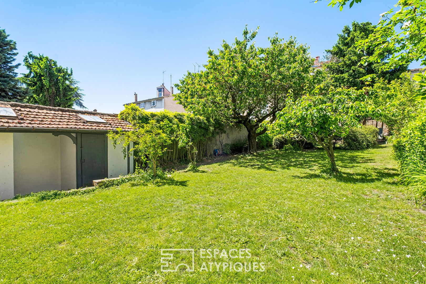 Appartement ancien rénové avec jardin en plein coeur de Saint-Just