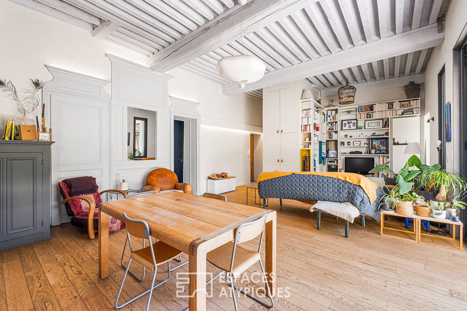 Appartement ancien rénové avec jardin en plein coeur de Saint-Just