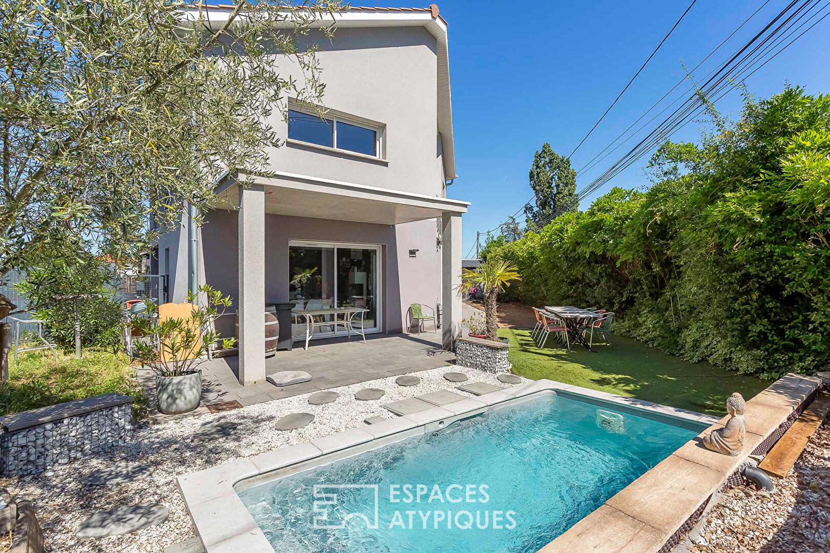 Contemporary house with garden and swimming pool