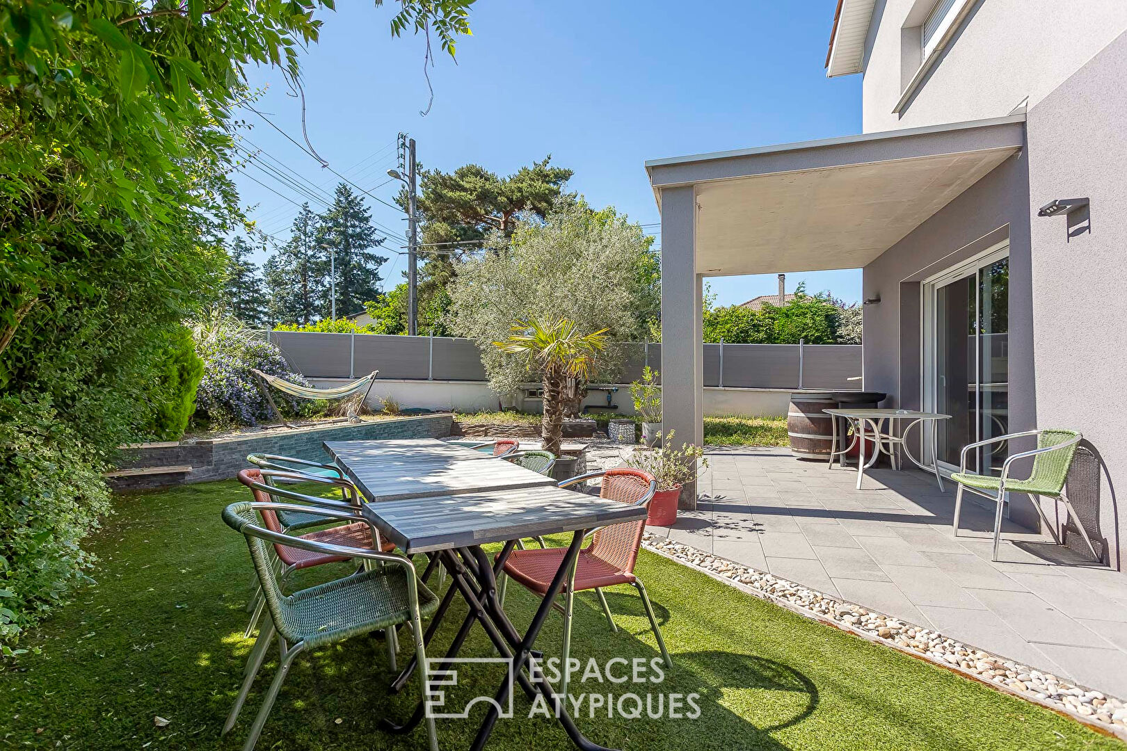 Contemporary house with garden and swimming pool
