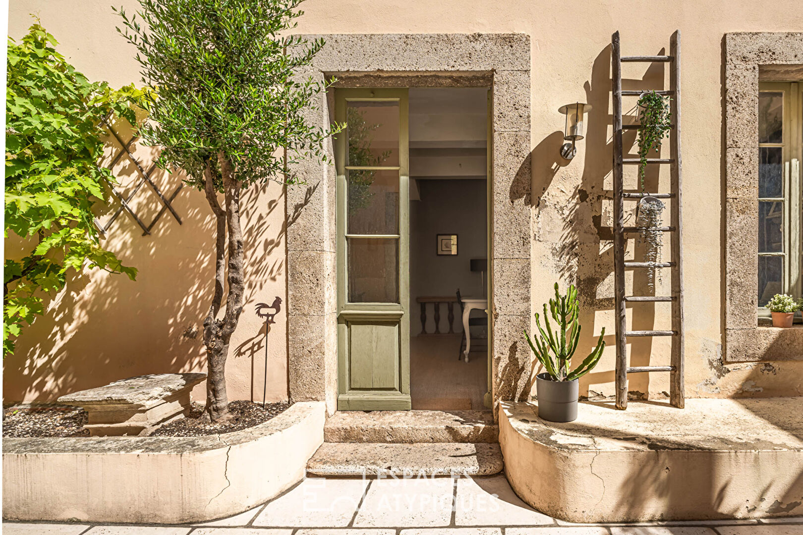 Ensemble immobilier avec cour privée et potentiel à Lézignan-Corbières