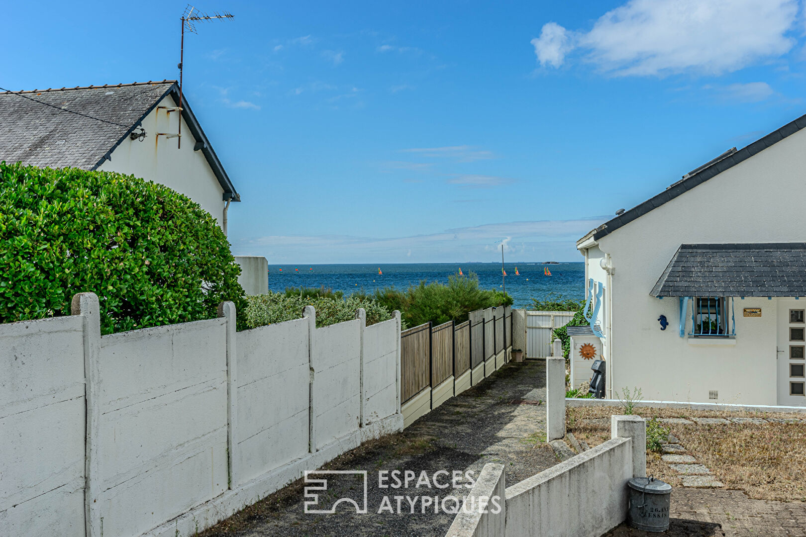 Maison vue mer à rénover avec accès privatif à la plage !