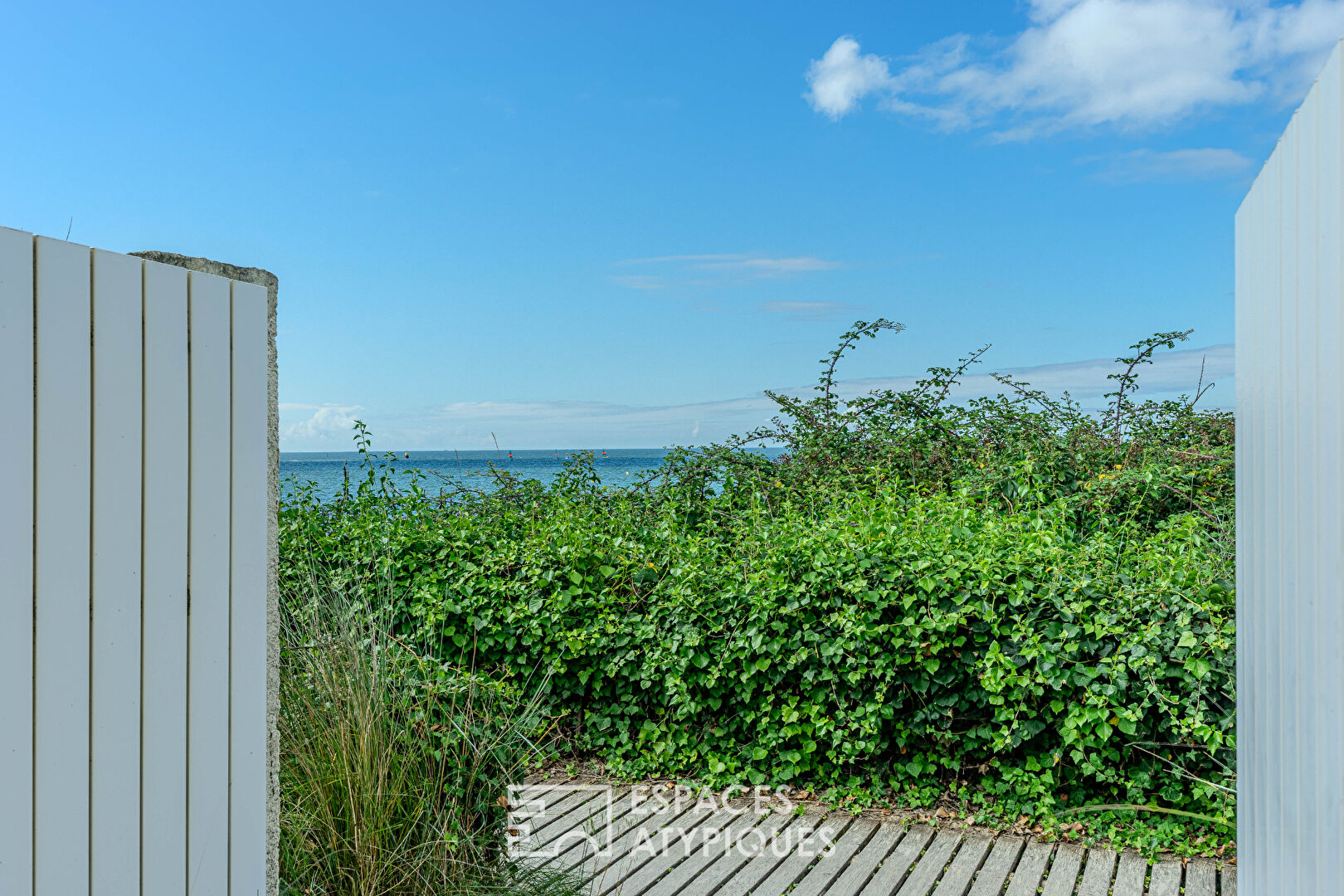 Maison vue mer à rénover avec accès privatif à la plage !