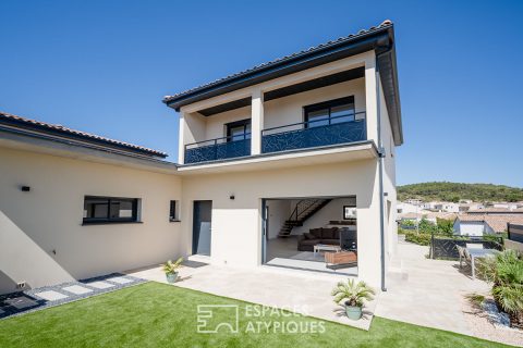 New contemporary villa with unobstructed views of the heights of Narbonne