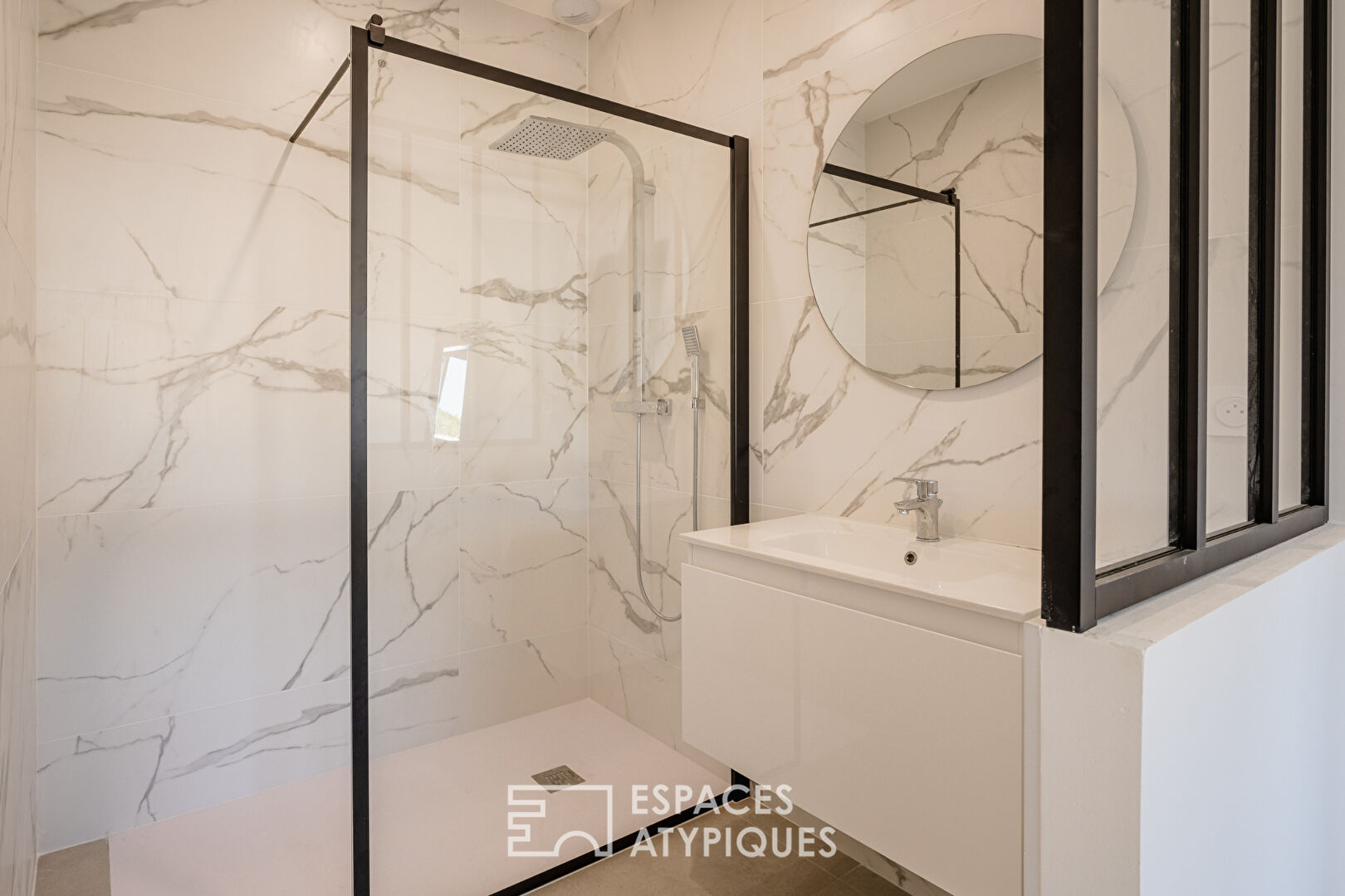 New contemporary villa with unobstructed views of the heights of Narbonne
