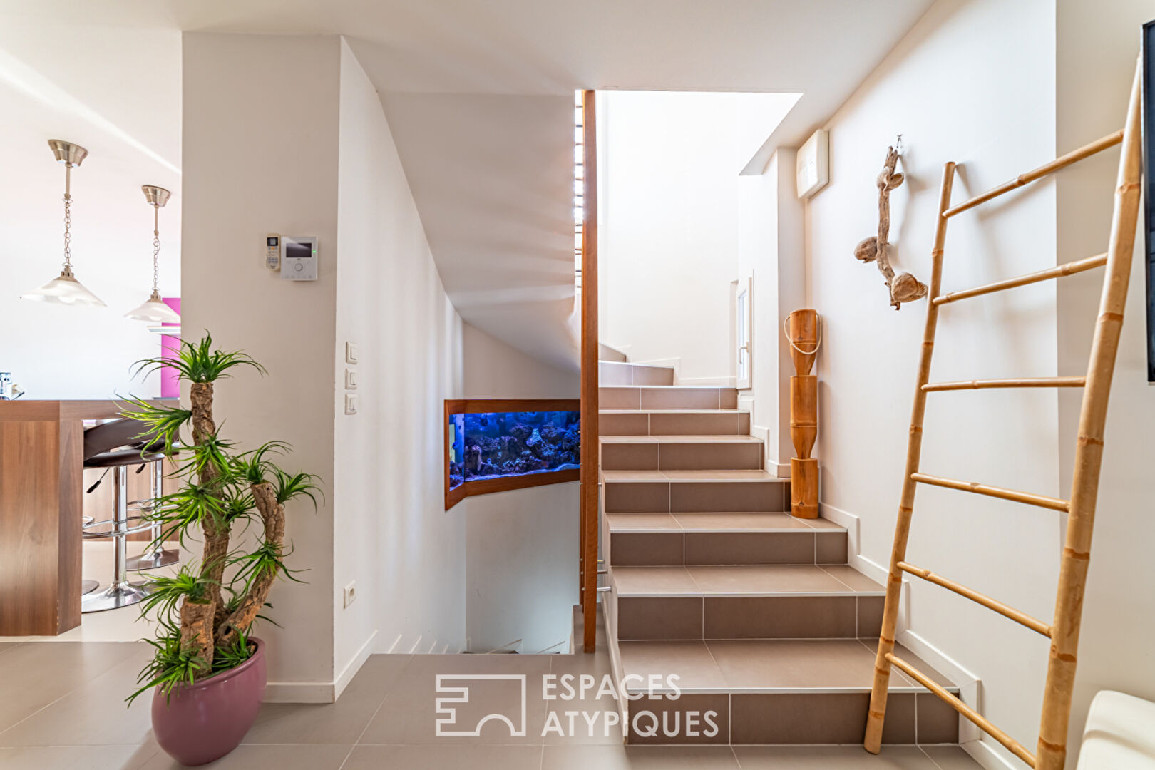 Large family house in the heart of the village with swimming pool and independent studio