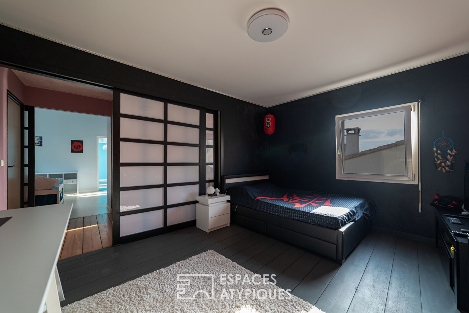 Large family house in the heart of the village with swimming pool and independent studio