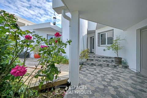 Bright house with outbuilding close to the sea