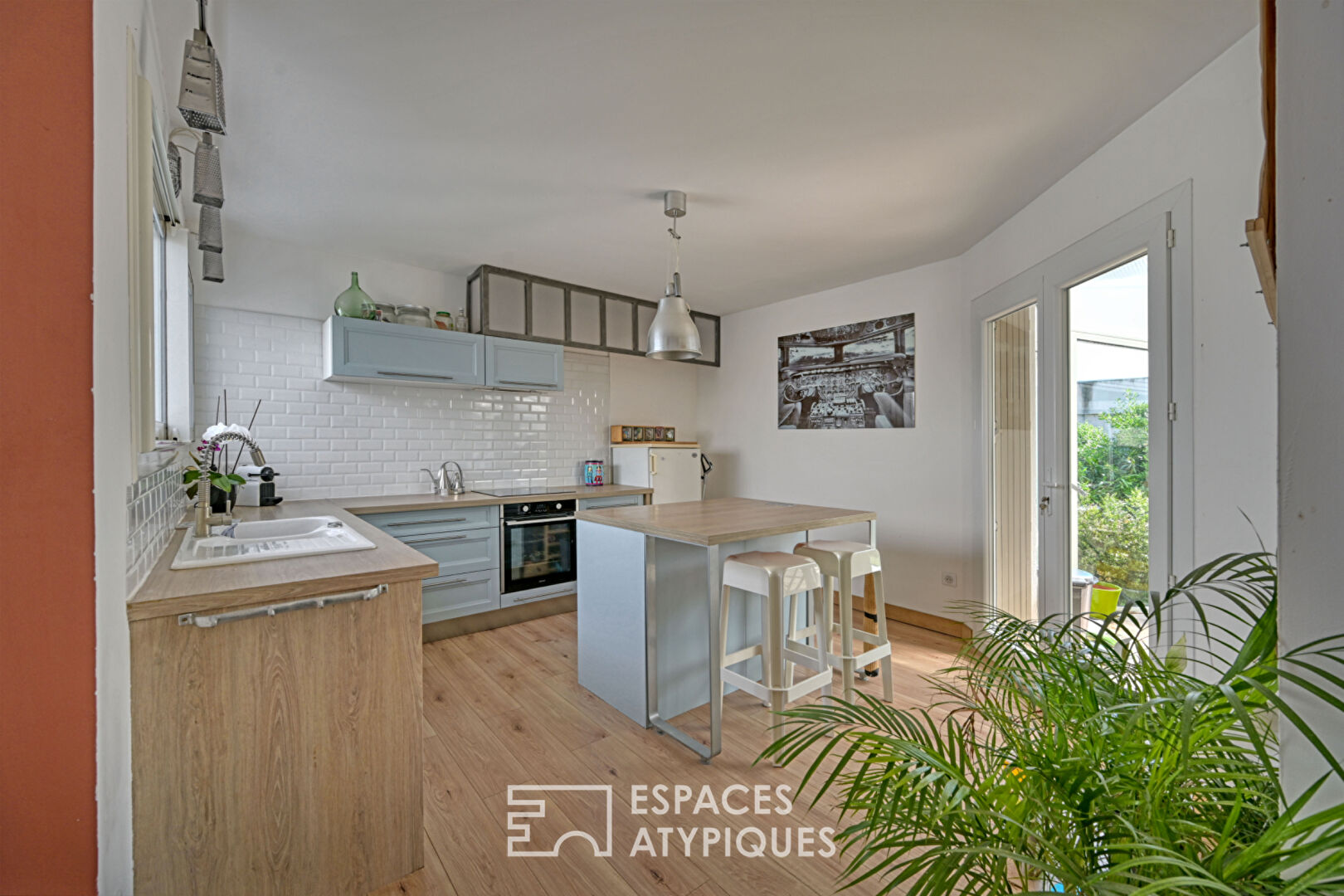 Bright house with outbuilding close to the sea