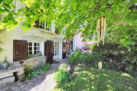 Belle propriété briarde avec jardin paysager dans la vallée du Petit Morin