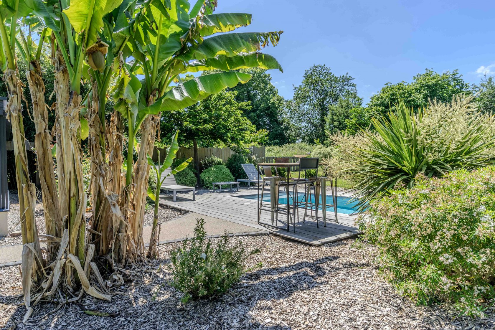 Bâtisse viticole rénovée avec piscine, studio et vaste jardin champêtre