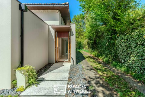 Architect-designed house with views of the Loire Valley