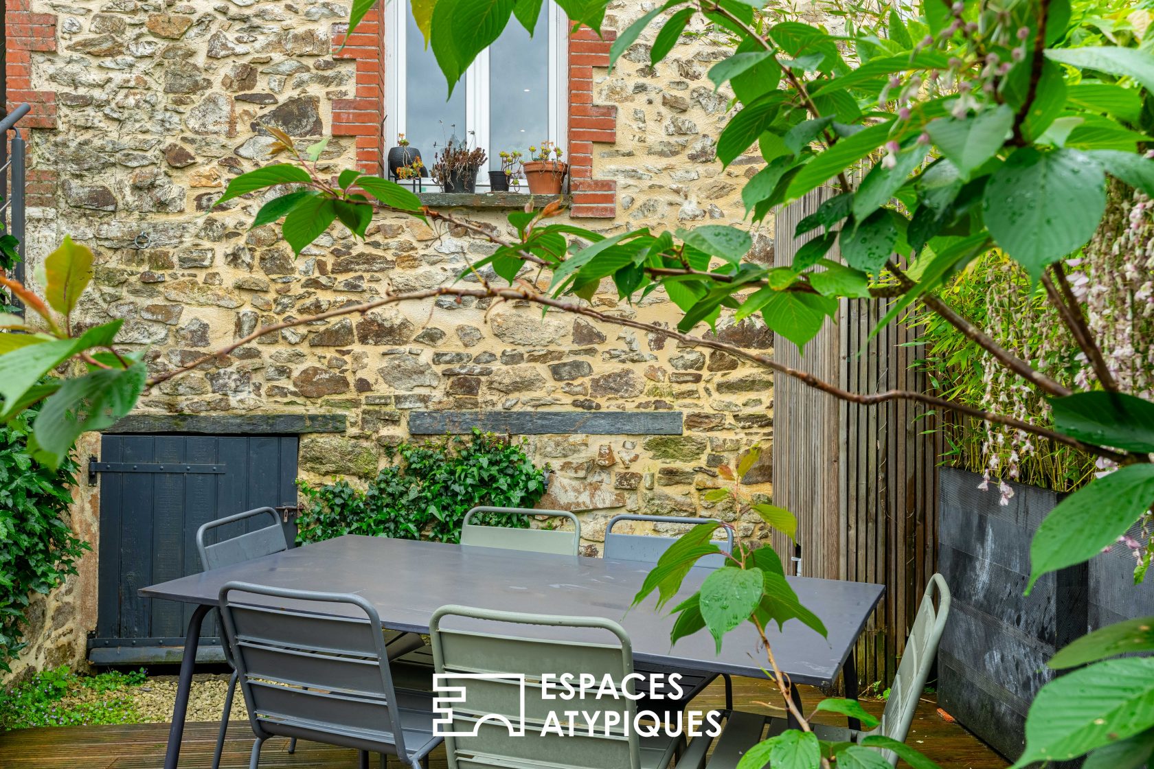 Charming house with garden, terrace and garage near Nantes