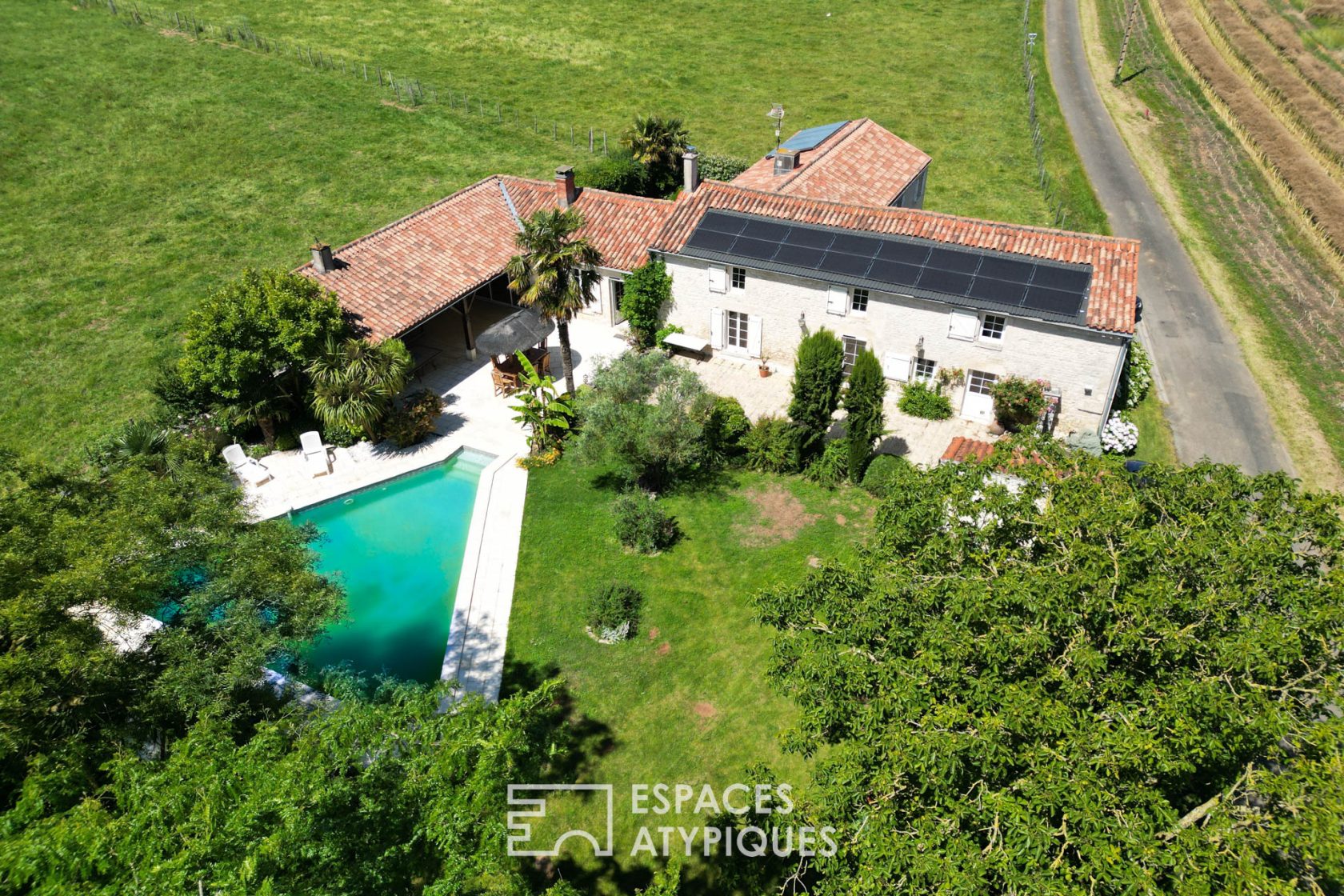Charming property with Mediterranean accents