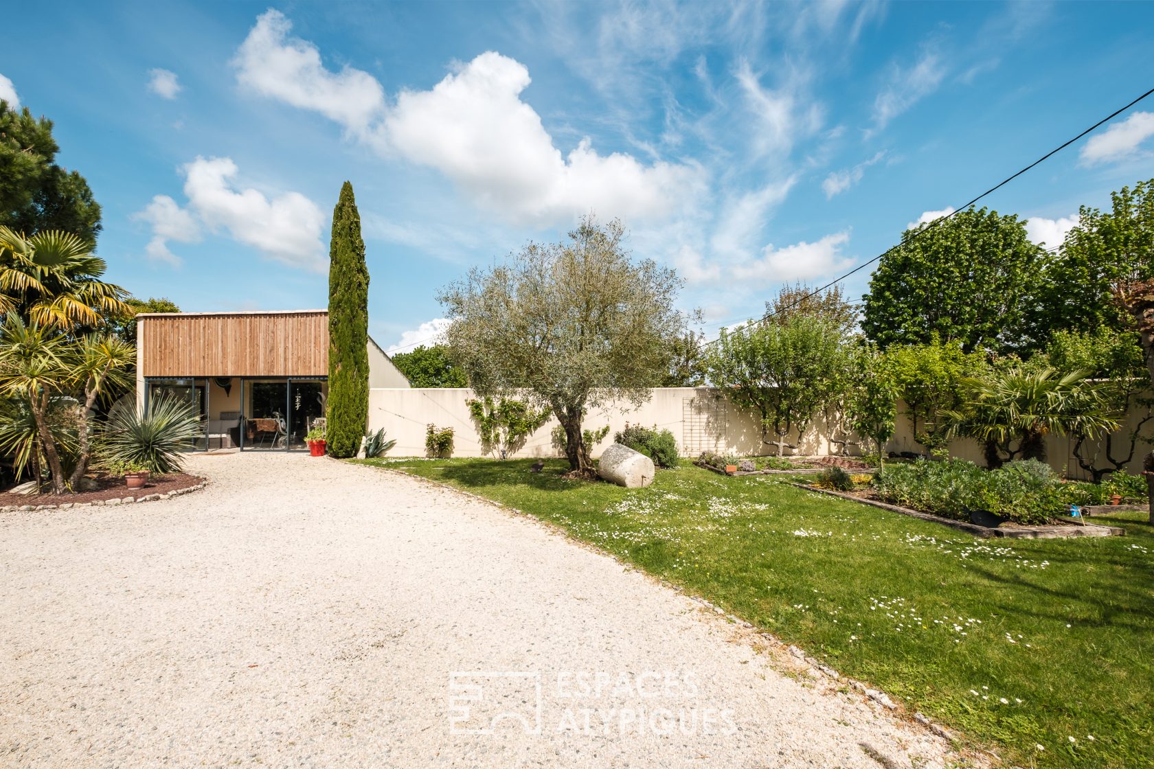 Authentic Charentaise eight kilometers from the Old Port of La Rochelle