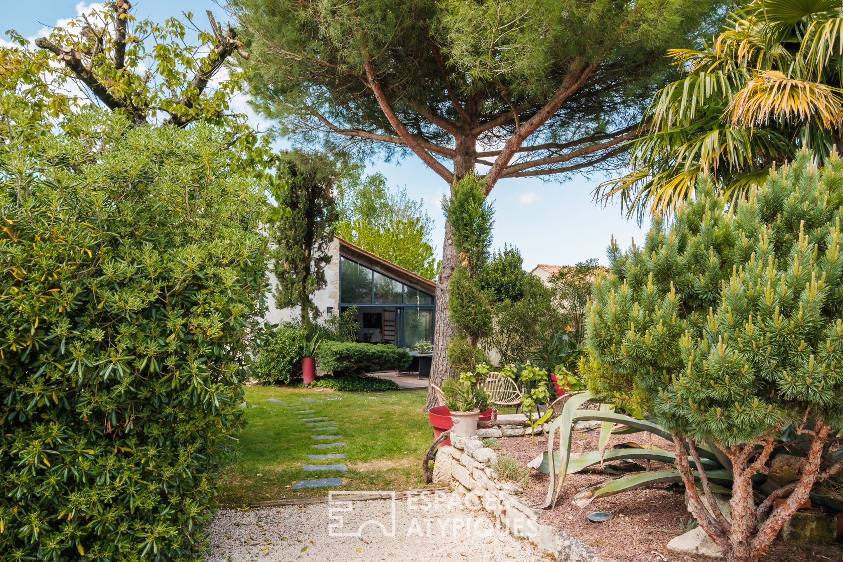 Authentic Charentaise eight kilometers from the Old Port of La Rochelle