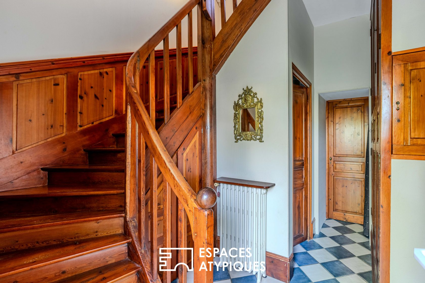 Old building with soul and secret garden – Sought-after area of Chantenay