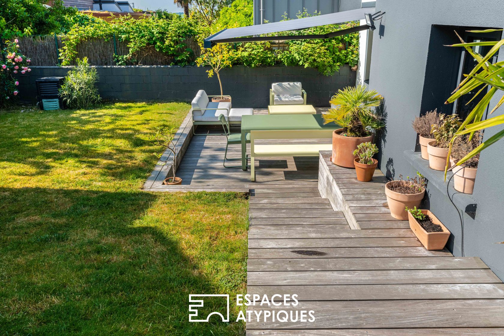 Family gem renovated by an architect in Bas de Chantenay, calm and bright setting