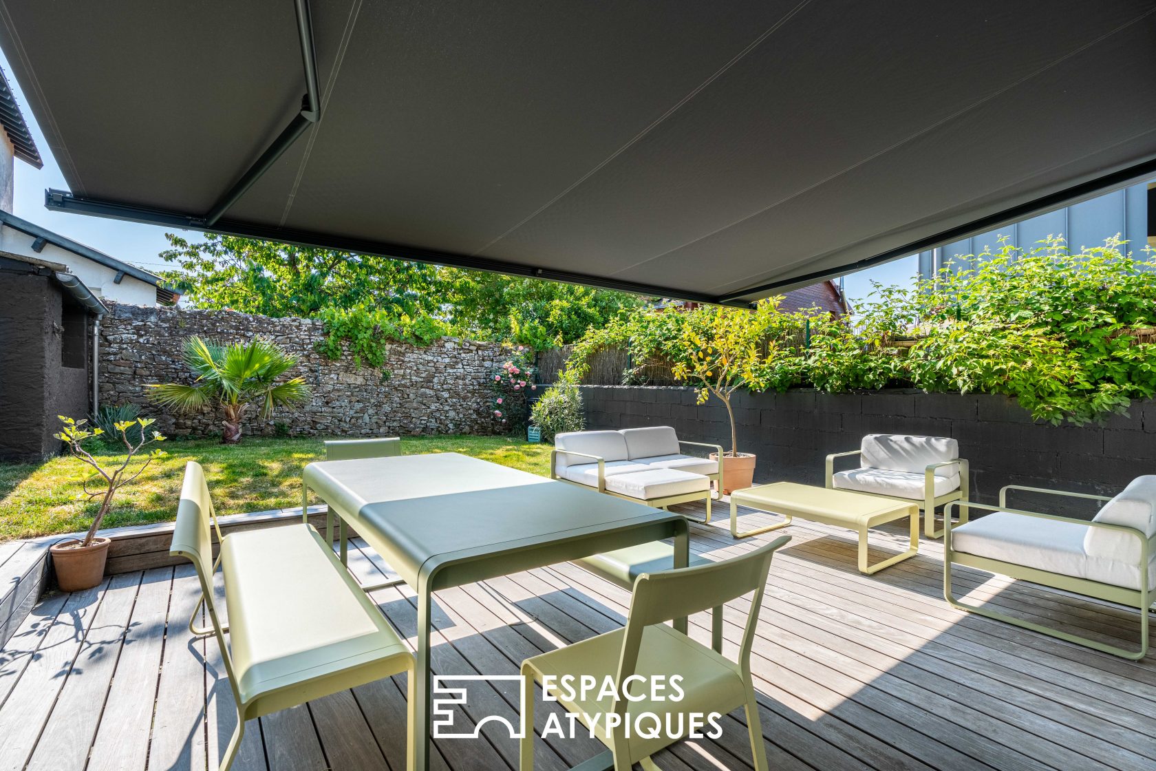 Family gem renovated by an architect in Bas de Chantenay, calm and bright setting