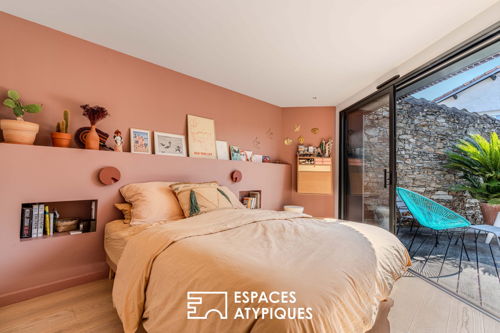 Family gem renovated by an architect in Bas de Chantenay, calm and bright setting